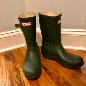 Practically new Hunter Original Short Rain Boots!